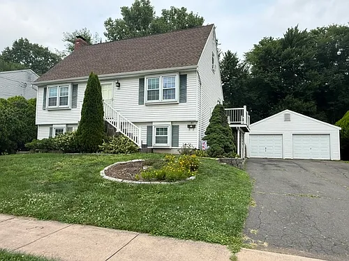 85 Burnham St Photo 1