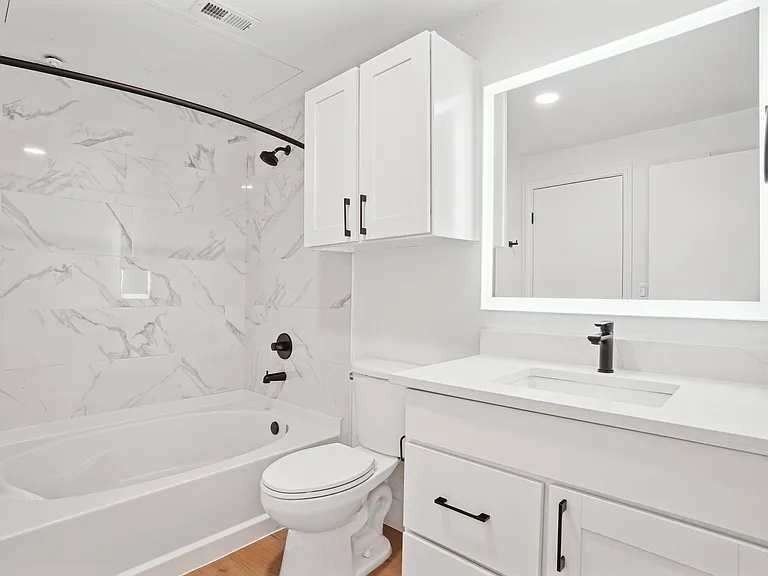 Broadway Bathroom Finishes