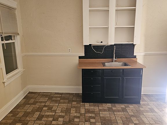 2nd image of 5715 Fullerton Ave APT 3