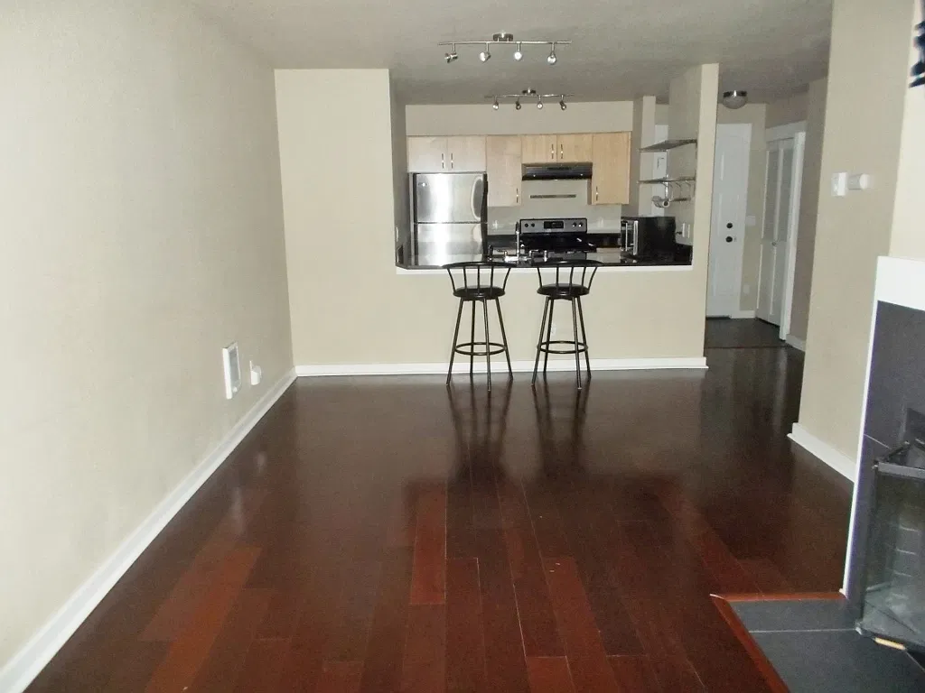 Beautiful One Bedroom Condo Available in North Seattle! — Photo 4