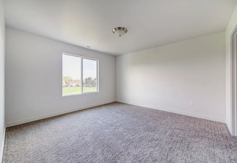 539 W 1520 S — Photo 13