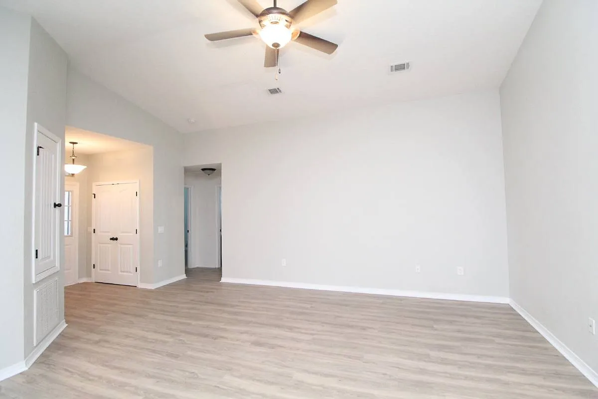 5605 Peach Dr in Milton, FL 32571 — Photo 2