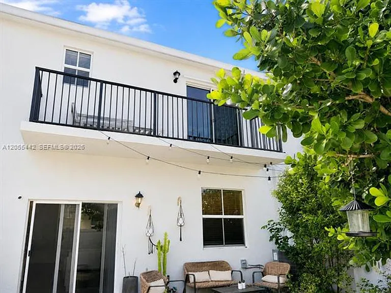 1680 SE 8th Ave #Townhouse 1680 — Photo 12