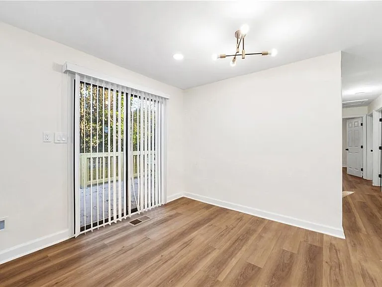 578 Alfred Rd NW — Photo 7