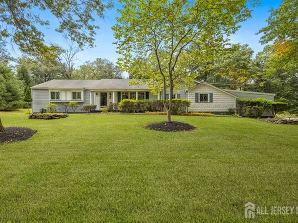 32 Oakland Dr W, Whitehouse Station, NJ 08889