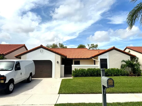 23 Capitol Court, Deerfield Beach, FL 33442