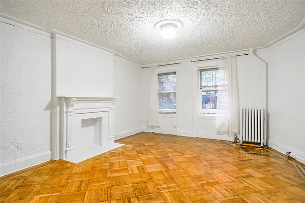 Rented by Century 21 Metropolitan | media 8