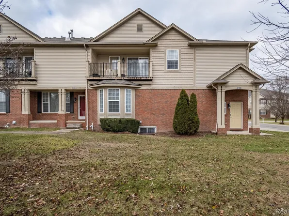 5706 Norway Spruce Dr, Shelby Township, MI 48317