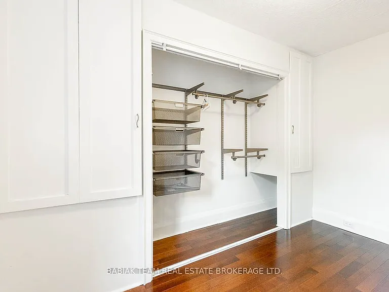 94 Woodside Ave — Photo 17