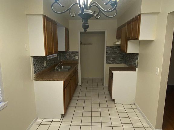 3rd image of 914 N Gardner Ave