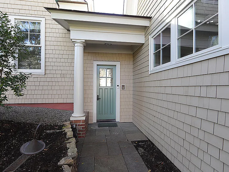 1027 Vance St — Photo 2