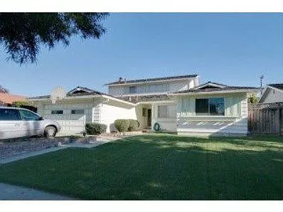 1096 Beaumont Dr photo 1