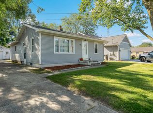 56 Maplelawn St SW, Wyoming, MI 49548