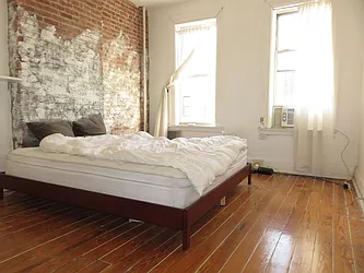 Rented by Rennit Inc.