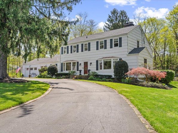 42 Connelly Road, Huntington, NY 11743