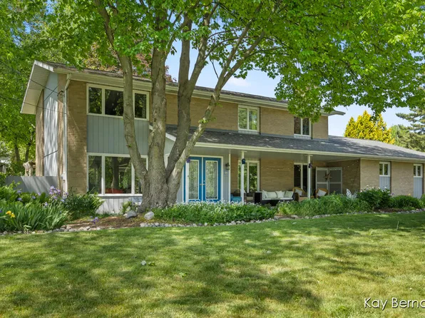 780 Greenbrier Dr SE, Grand Rapids, MI 49546