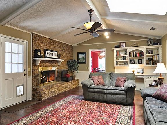 3rd image of 335 Forest Grove Dr