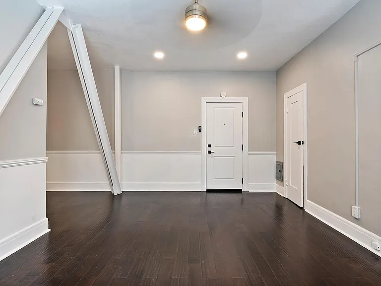 Brookmore - Premium Studio Apartment