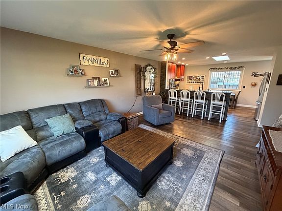 5th image of 28575 Holly Dr