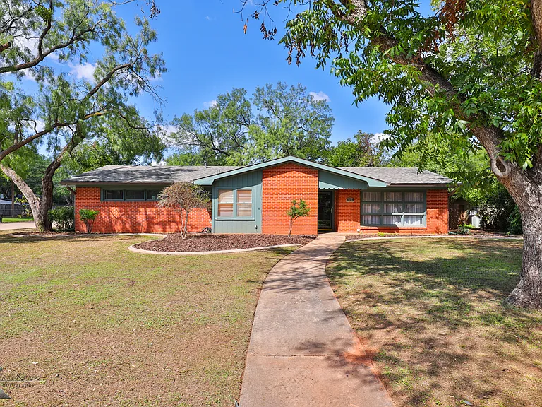 1618 Sylvan Dr — Photo 1