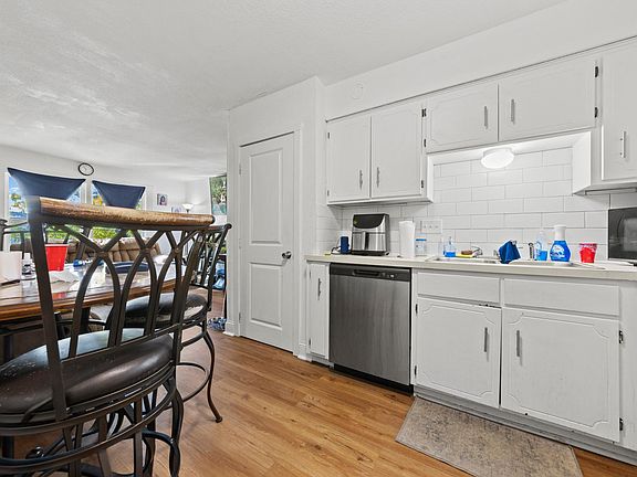 5th image of 3813 Restwood Rd