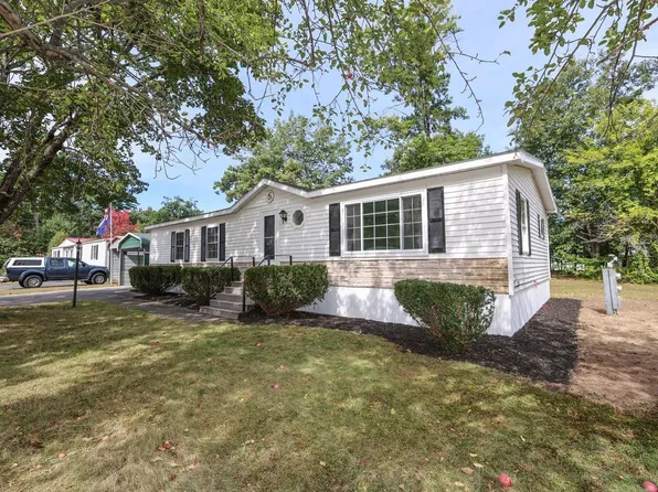 4 Briarwood Drive, Merrimack, NH 03054