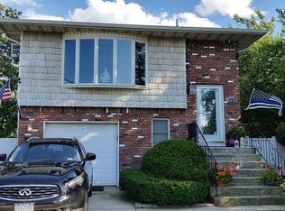 317 Robbins St, Lindenhurst, NY 11757