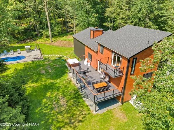 453 Minsi Trl W, Long Pond, PA 18334