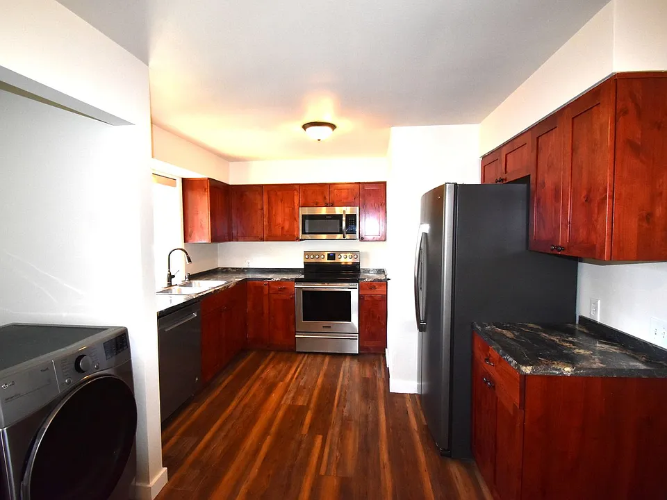 1174 & 1178 Hiatt St