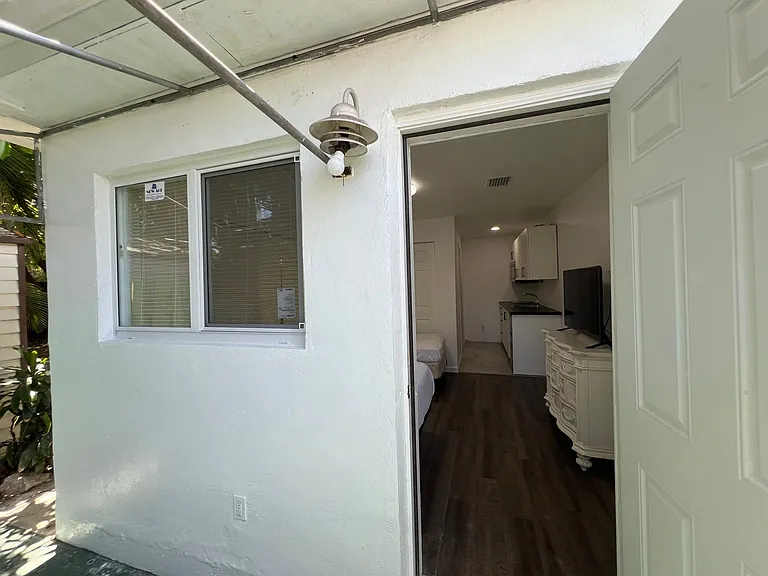 1416 SW 27th St — Photo 18
