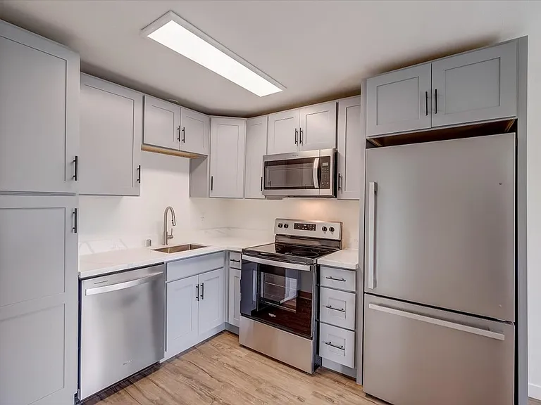 Overlook Terrace Apartments — Photo 8