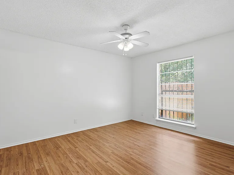 4911 Arbor Ridge Dr — Photo 15