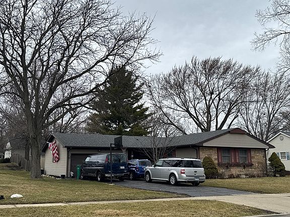 3rd image of 921 Westbourne Ln