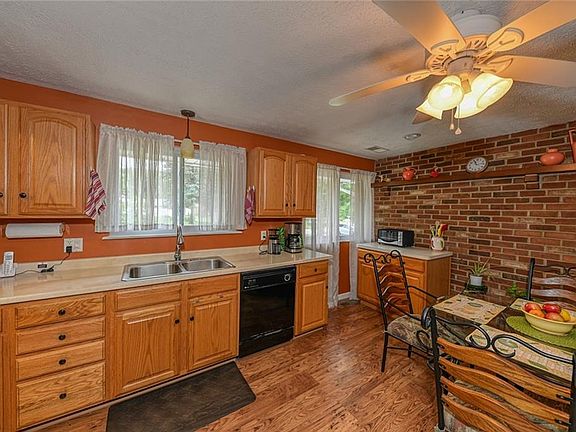 4th image of 766 Zeletta Dr