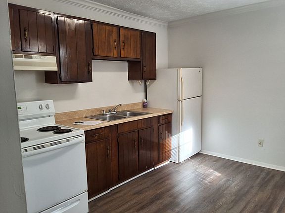 4th image of 1090 Evelyn Dr #4