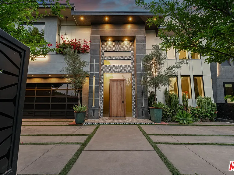 5415 Amestoy Ave — Photo 3