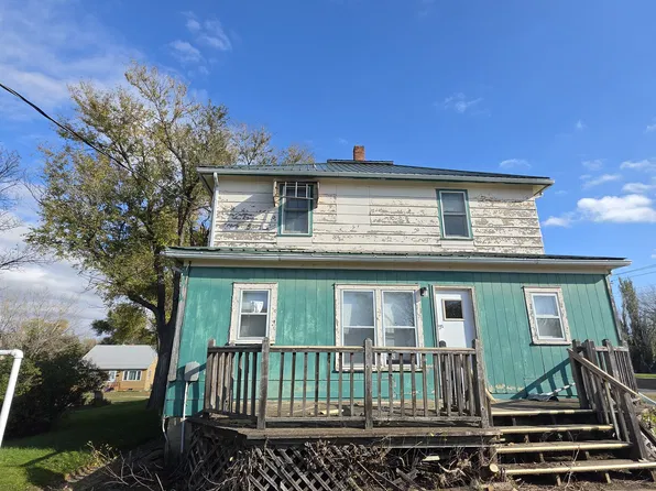 411 3rd Ave W, Lemmon, SD 57638