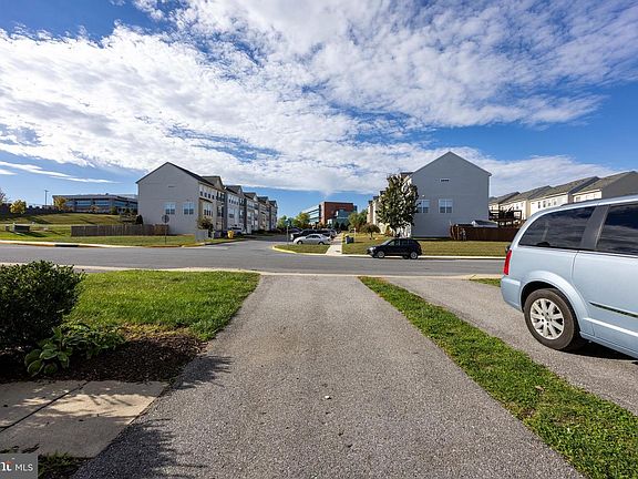 3rd image of 42 Magellan Dr