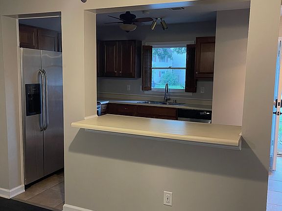 4th image of 1408 Deer Lake Cir