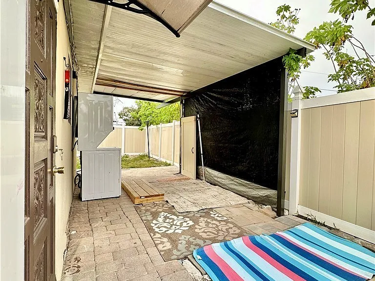 907 Laredo Ave — Photo 3