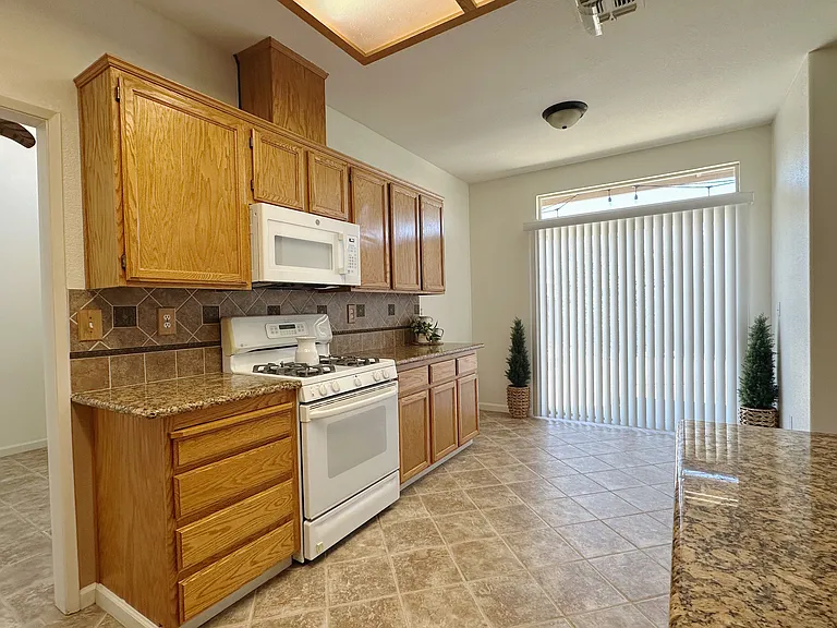 152 Oxburough Dr — Photo 8
