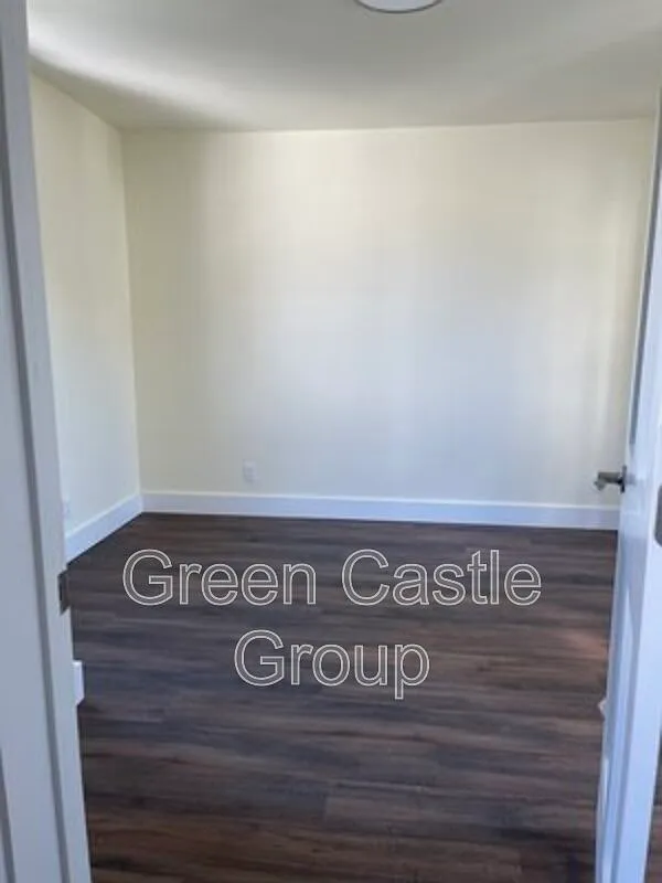 4 bed, 1.0 bath, $4,680 — Photo 4