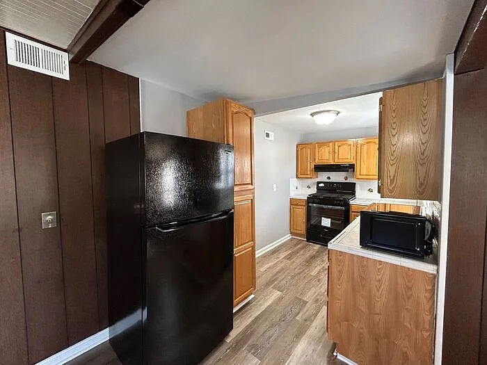 499 Hazlett Ave #B — Photo 8