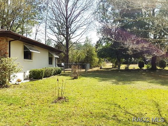 4th image of 7939 N Golfview Dr