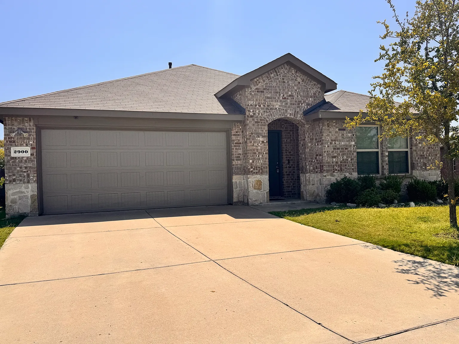 4 bed, 1924 sqft, $2,249 — Photo 1