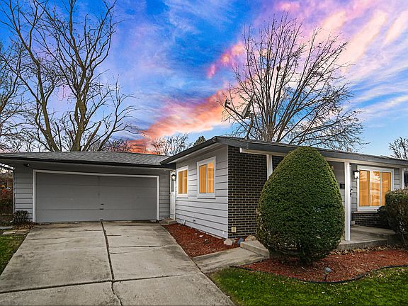 2nd image of 444 N Pleasant Dr