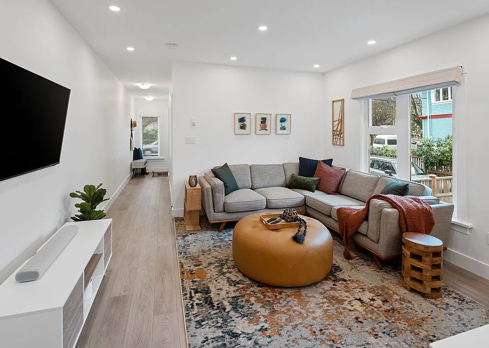 412 412/414 Superior St #412