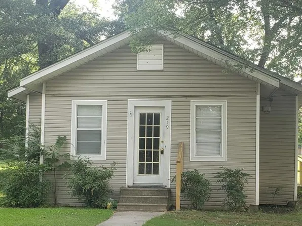 219 N 3rd Ave, Cleveland, MS 38732