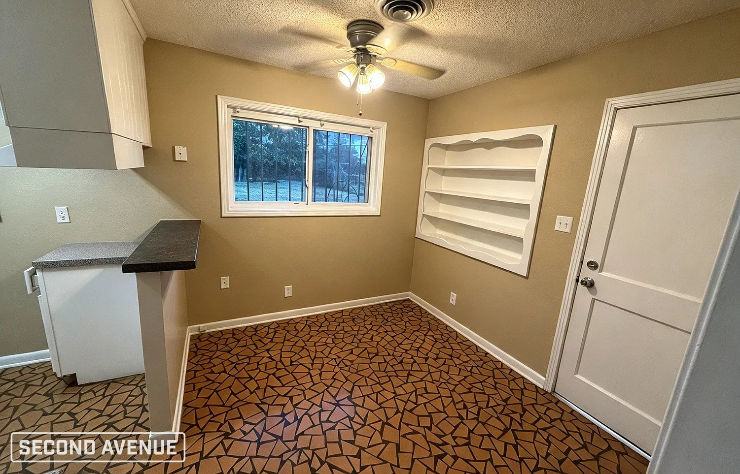 3 bed, 1.0 bath, 888 sqft, $1,199 — Photo 2