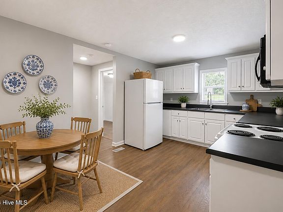 3rd image of 2140 Veterans Drive